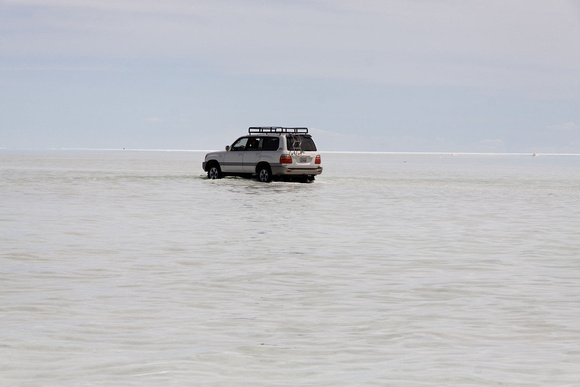 Salar de Uyuni - Another Toyota Land Rover like we were traveling in
